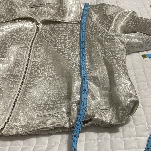 Peter Nygard silver bomber jacket. L worn once. - Picture 7 of 7